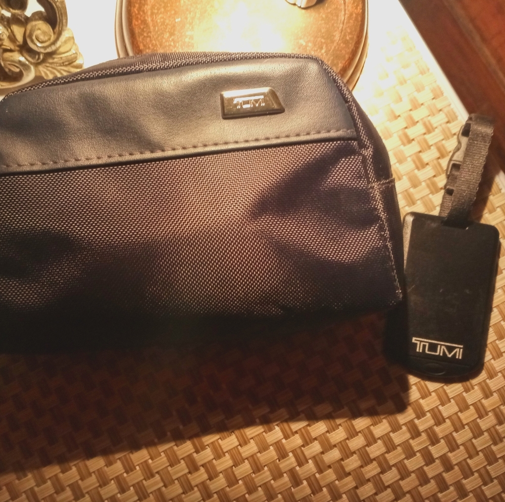 TUMI Dopp Toiletry Travel Bag & Luggage Tag